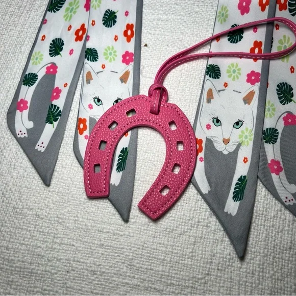 Cat Twilly Set & Lucky Horseshoe Charm - Picture 11 of 13